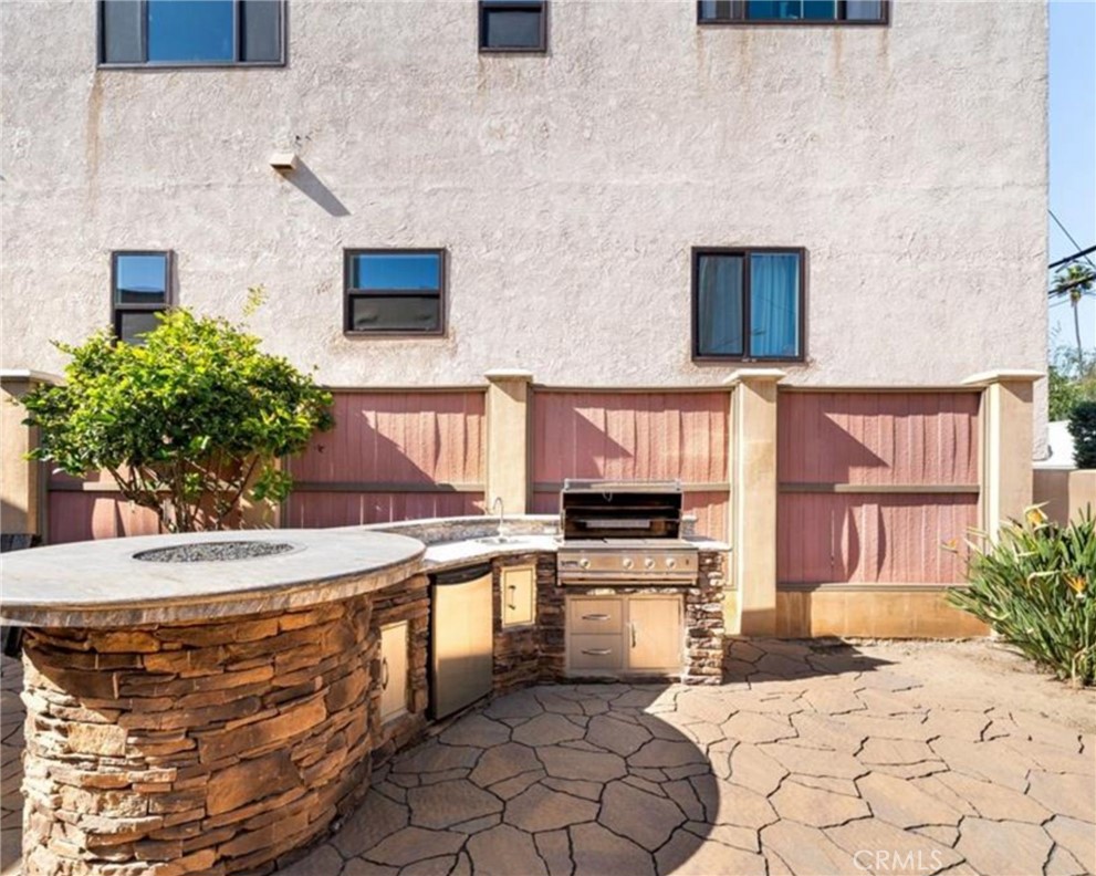 Outdoor kitchen and fire table at 116 Termino
